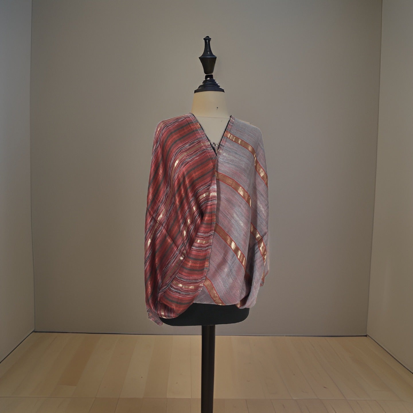 REVERSIBLE STRIPES STOLE