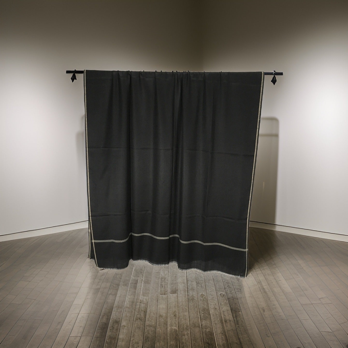 CONTRAST BORDER LOHI