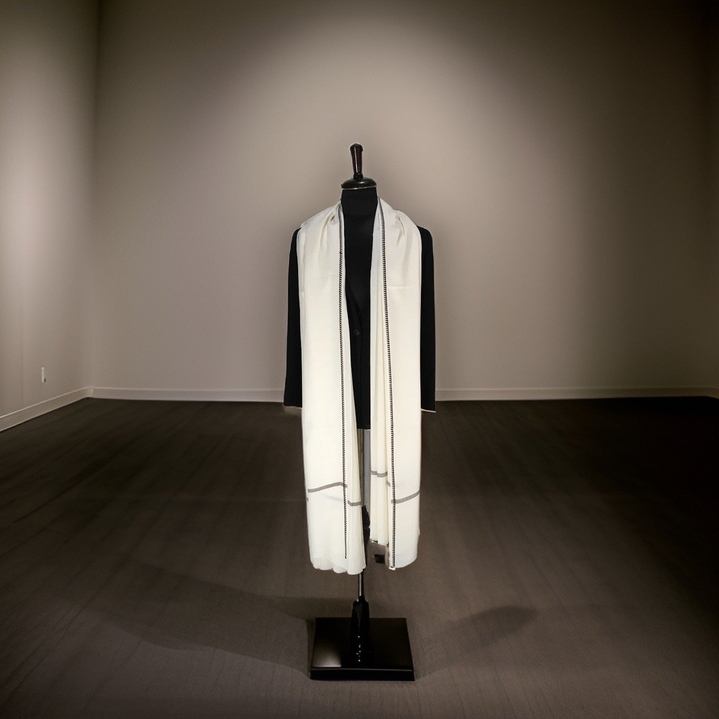 CONTRAST BORDER LOHI