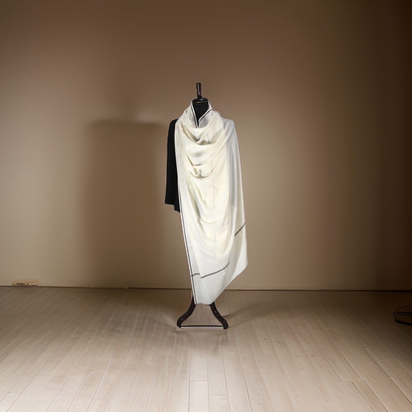 CONTRAST BORDER LOHI